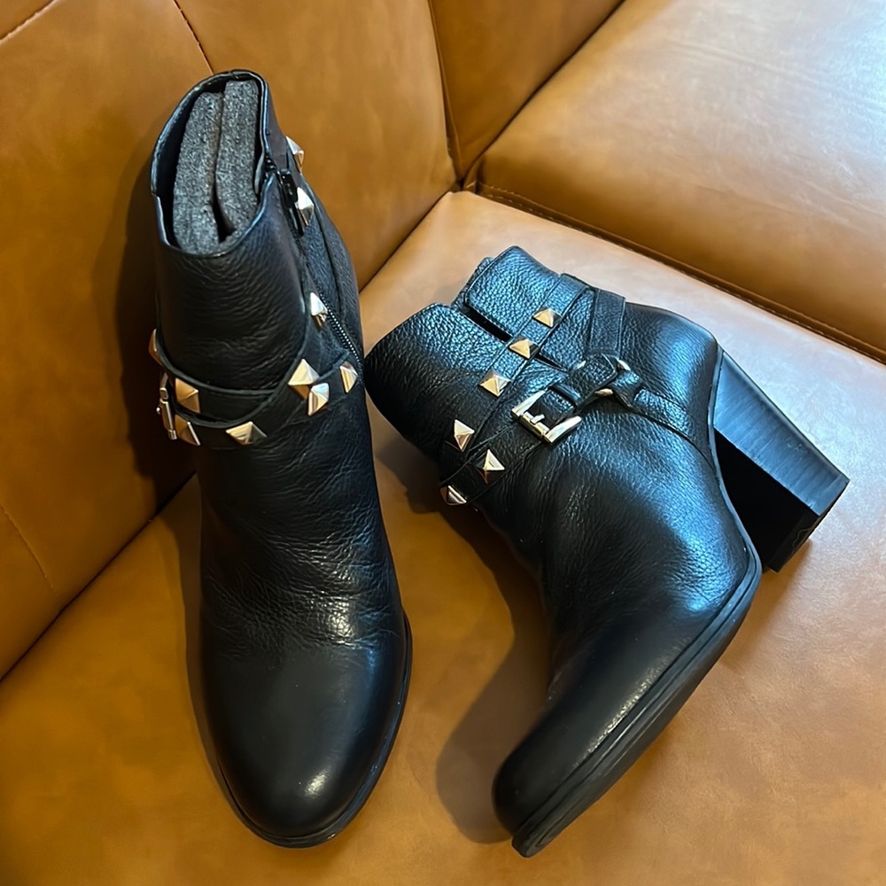 GUESS stud booties size us9
